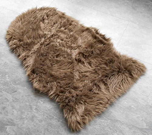 MB Warenhandel24 Schaffell Lammfell Fell Teppich Imitat Kunstfell Auflage Bettvorleger Schaf Lamm ca. 60x90 cm (Schokobraun)