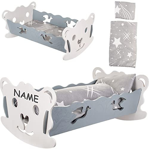 alles-meine.de GmbH Holz Puppen Wiege - mit Bettzeug - 49 cm lang - inkl. Name - Holzwiege aus Buntem Naturholz - Herz Bett - Puppenbett - Wiegenset - Puppen klein groß Zubehör ..