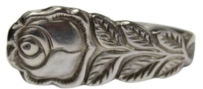 Rosen-Besteckschmuck, ein Ring aus Besteck, ungefähr Größe 55 (17,5).