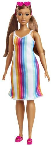 Barbie GRB38 - Loves the Ocean Puppe im Regenbogenkleid (ca. 30 cm groß, kurvig, brünett), aus recyceltem Kunststoff, mit Mode und Zubehörteilen, Spielzeug Geschenk für Kinder von 3 bis 7 Jahren