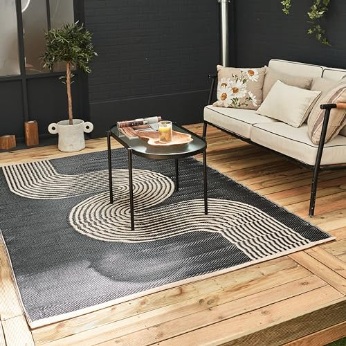 THE RUGS Urban Collection Outdoor Rug - Easy to Clean, Reversible, Waterproof Plastic Outdoor Rugs for Garden, Patio, Balcony, Camping - Contemporary Plastic Straw Rug - Waves Black/Beige, 90x150cm
