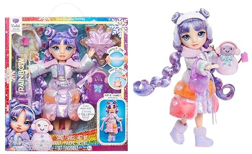 RAINBOW HIGH Winter Wonderland - Violet (Purple) - Muñeca de Moda de 28 cm, con Nieve Mágica Oculta Que se Hincha con el Agua. Incluye Kit de Muñeco de Nieve, Niños de 4 a 12 Años y Coleccionistas