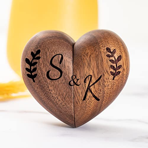Esseur Personalisierte Holz-Herz-Ring-Box, gravierte Doppelring-Träger, Verlobungsring- und Antragsring-Box, Walnussholz-Schmuckschatulle, Geschenk für Ehefrau