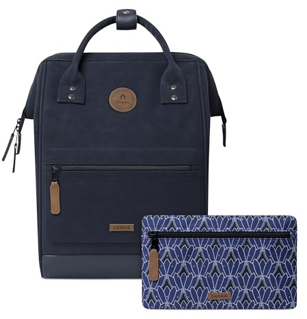 Cabaïa - Adventurer Rucksack Zurich Medium 18L - Wasserabweisend - Laptopfach bis zu 13 Zoll - 2 Vordertaschen - vegan zertifiziert - Rucksack für Reisen und Arbeit, Damen & Herren - Blau
