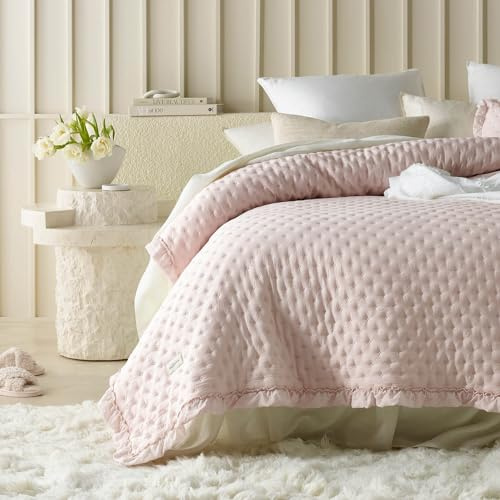 ROOM99 Molly Elegante copriletto rosa cipria 200 x 220 cm, versatile come copriletto o copridivano, coperta per letto e divano, trapunta stile ideale come bedspread