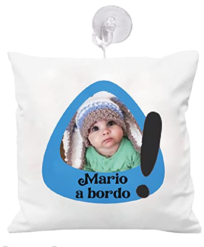 Generico Mini Cuscino Personalizzato con mini Ventosa Personalizzabile Idea Regalo da appendere in Auto Camper Casa Natale Compleanno Neopatentati Anniversario Feste 15x15cm Bimbo a bordo Foto e Nome