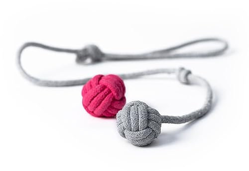 LucyBalu® Wurfspielzeug für Katzen | Katzenbälle als natürliches interaktives Katzenspielzeug | Katzenball werfen | Spielbälle aus Baumwolle | Katzen-Spielsachen | 2er Set Pink/Grau