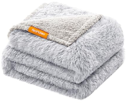 Feandrea Couverture Chien Hydrofuge, Longue Couverture en Peluche pour Chiens Moyens et Grands, Chats, 152 x 127 cm, XL, Polaire Sherpa, Réversible, Protection pour Canapé, Gris Ombré PPB006G01