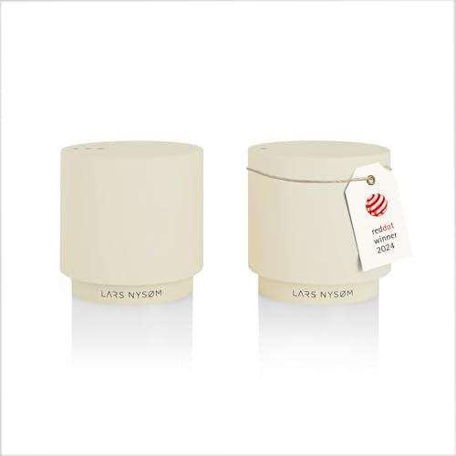 LARS NYSØM Salière et poivrière en acier inoxydable au design moderne et minimaliste, recharge facile (Almond Beige)