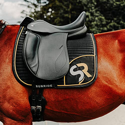 Sunride Dressurschabracke für Pferde - Mesh-Material als zusätzliche Belüftung gegen Hitzestau, pflegeleicht und formbeständig (Full, schwarz/Gold)