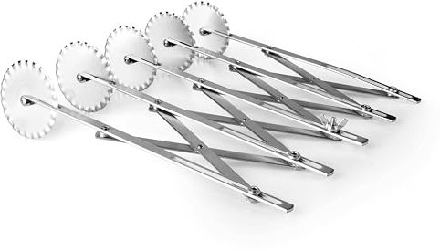 Lacor - 68247- Tagliapasta Riccio Allungabile, Utensili da Cucina, Ideale per Tagliare tutti i Tipi di Impasti, Tagli Precisi, Regolazione Distanza di Taglio, Acciaio Inox, 5 Ruote, Ø 5,5 cm