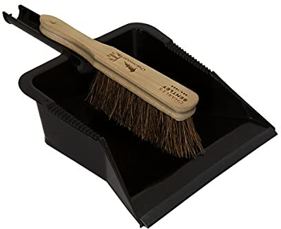 CHARLES BENTLEY Dustpan and Brush, Charnwood, Dustpan & Bassine Hand Brush Set, for Garden & Outdoor, Maintenance, Premium Brushware, Green, FSC Certified Wood, Stiff Bristle, Grip Handle (43x31x10cm)
