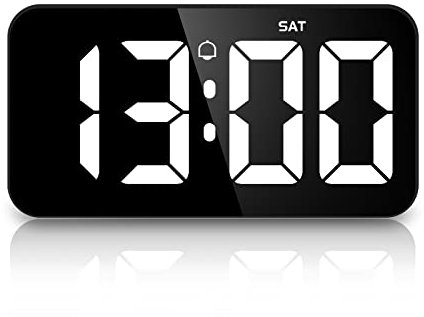 ORIA Digitale Wanduhr, 10,8 Zoll Große LED Digital Wecker mit 4 Schrift, DST Kalenderuhr, Alarmen, 5 Helligkeiten, Zeitgedächtnis, 2m DC-USB Kabel (kein Adapter), für Zuhause Pflegeheim Büro