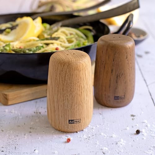 AdHoc GS30 Set aus Pfefferstreuer und Salzstreuer Yoko | Naturholz Eiche geölt hell & dunkel | 2-fache Lochung und große Öffnung zum Befüllen