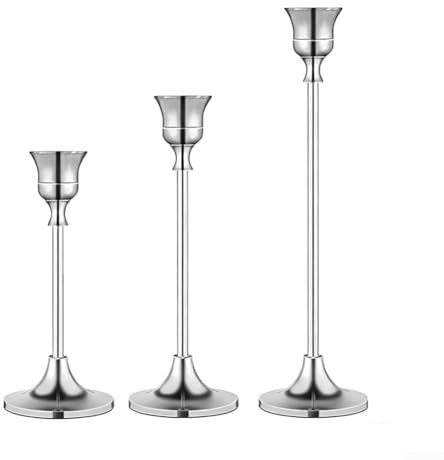 Juego de tres candelabros de metal de latón vintage con forma cónica, diseñado para sostener velas de cono y columna pequeña, proporciona un ambiente decorativo para mesas (plata)
