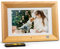 KODAK Digitaler Bilderrahmen 10 Zoll mit Fernbedienung, Hölz Elektronischer Fotorahmen No WLAN, 8 GB Speicher, 1280x800 IPS, Unterstützung Bild, Video, Musik, USB, SD Karte und Automatisch Drehende