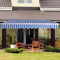 Jiubiaz Gelenkarmmarkise 350 x 300cm Sonnenschutz Sonnenmarkise Markisenabdeckung Outdoor-Terrassenüberdachung Sunsetter-Deckmarkisen mit manueller Kurbel Anti UVA UVB Blau und weiß