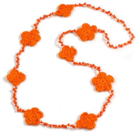 Avalaya Collana lunga fatta a mano con perline di vetro all'uncinetto, motivo floreale, arancione/leggera, 96 cm di lunghezza