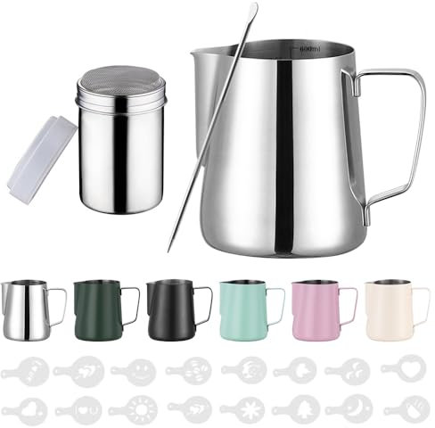 Zuquik Brocca per latte in acciaio inox, 600 ml, barista con misurazione Mark 24oz, bricco per latte con spargicacao, 16 stencil e penna per cappuccino e espresso, colore base