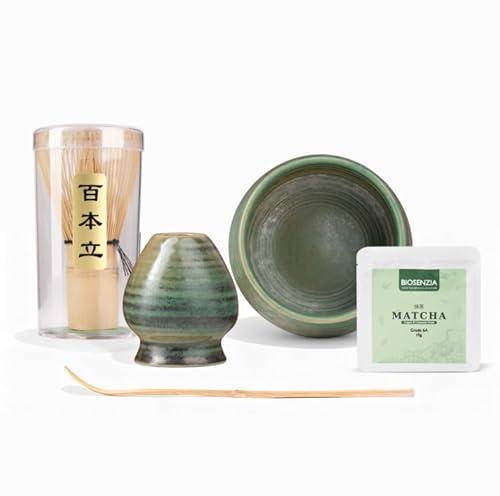 BIOSENZIA Set di 4 ciotole per matcha, kit per cerimonia del tè giapponese in ceramica fatta a mano, con chawan, frusta di bambù, supporto per chasen e polvere di matcha da 10 g, verde (verde chiaro