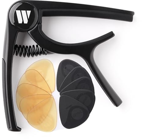 WINGO kapodaster für Gitarre, Capo für Akustik- und E-Gitarren, Westerngitarre, Ukulele, Mandoline, Banjo - Schwarz mit 10 rutschfesten Plektren