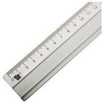 Alu-Lineal - Schneidelineal aus Aluminium. Facette mit mm-Teilung. Tuschekante, Aufhängeloch. Rutschfeste Unterseite. (Aluminium, 50cm)