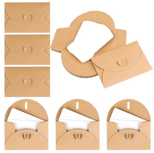 Dimeho 25 Stück Mini Briefumschläge mit 25 Blankokarten, Vintage Mini Kraftpapier Umschläge Geschenkkartenumschläge mit Herzförmigem Verschluss Kleine Kraftpapierumschläge(10,5 x 7,1 cm)