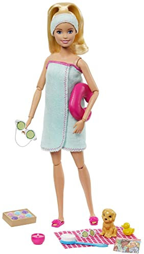 Barbie GJG55 - Wellness Spa-Puppe, blond, mit Hündchen und 9 Zubehörteilen, einschließlich Nackenkissen, Gummiente und Gurken-Augenmaske, Spielzeug Geschenk für Kinder von 3 bis 7 Jahren
