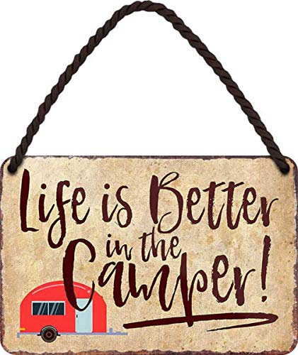 WOGEKA ART Targa in metallo retrò – Life is better in the Camper roulotte – scritta divertente idea regalo compleanno Natale decorazione 18 x 12 cm design vintage targa sospesa metallo HS428