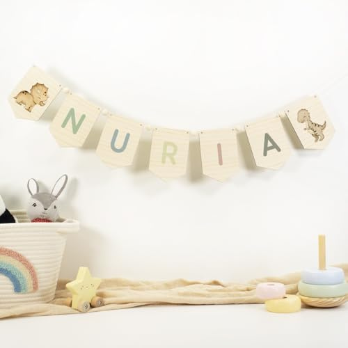 DEHOME Guirnalda Infantil Hecha en Madera Modelo Dino Personalizada – Banderín Personalizado para Decoración de la Habitación del Bebé – Banderola de Madera con Nombre - Regalo Personalizado