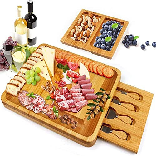 KELUNIS Conjunto De Tabla De Queso Fuente De Madera para Embutidos con 2 Bandejas De Refrigerios Deslizables Y 4 Cuchillos De Acero Inoxidable, Juego De Cuchillos Y Tabla para Cortar Queso