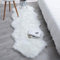 YIHAIC Peau de Mouton synthétique,Cozy Sensation comme véritable Laine Tapis en Fourrure synthétique, Man-Made Luxe Laine Tapis de Canapé Coussin (Blanc, 60 x 160 cm)