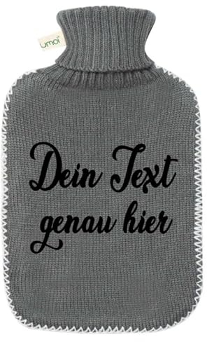 Personalisierte Öko Wärmflasche mit Bezug, 1.8 Liter mit feinem Strickbezug und weißen Nähten (Dunkelgrau)