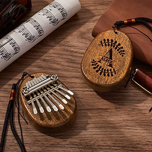 Personalisiertes 8 Tasten Mini Kalimba Daumen Klavier mit Name Text tragbar leicht zu erlernendes Instrument Fingerklavier Geschenk für Anfänger Kinder Familien (Mahagoni)