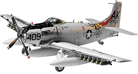 TAMIYA 300061058 - 1:48 WWII USN Douglas A1-H Skyraider, Mittel, Navy Blue