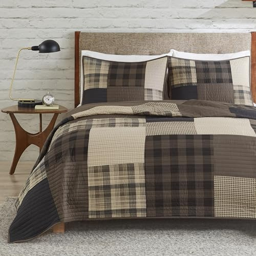 Woolrich Winter Hills Reversible Quilt Set - Cottage Styling Reversed to Solid Color, All Season Lightweight Coverlet, Cozy Bedding Layer, Matching Shams, Oversized King/Cal King, Plaid Tan 3 Piece