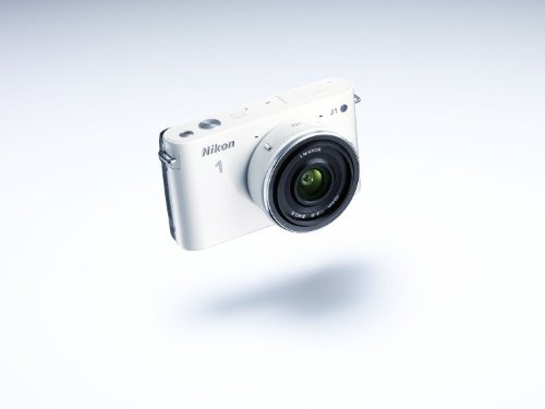 Nikon 1 J1 con Obiettivo NIKKOR 10 mm Pancake, Colore Bianco [Versione EU]