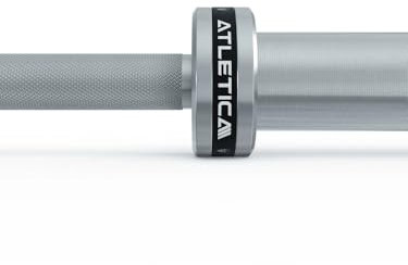 ATLETICA Gamma Langhantel | Powerlifter Titan | Forciere Deine Leistung im Powerlifting | 20kg | IPF- & IWF-Markierungen | Chrome/Sportscar Red | 1200kg Belastbarkeit Farbe Chrome