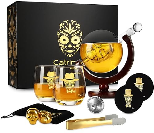 Catrinaz® - Whiskey karaff – lyxigt whiskykaraff set – 0,9 l – dödskalle – premiumkvalitet – inkl. 2 gyllene whiskystenar – 2 unika whiskyglas – 2 unika underlägg – unik gåva – presentförpackning