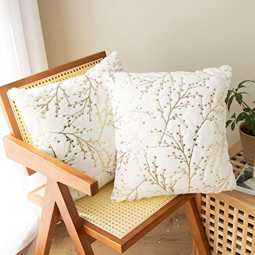 LIGICKY Set mit 2 flauschigen, weißen Kunstfell-Kissenbezügen, goldfarbene Zweige, Glitzer, Dekokissen, dekorativ, weich, flauschig, funkelnd, quadratisch, für Sofa, 50.8x50.8 cm, doppelseitiges Fell
