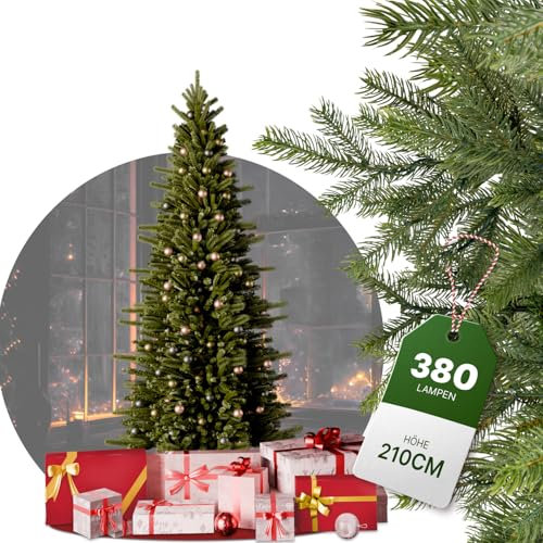 BoomDing Schmaler Weihnachtsbaum mit Beleuchtung | 210 cm hoch und 380 LED | Naturgetreuer künstlicher Tannenbaum mit einem Mix aus Spritzguss und PVC Nadeln | Inkl. stabilem Christbaumständer