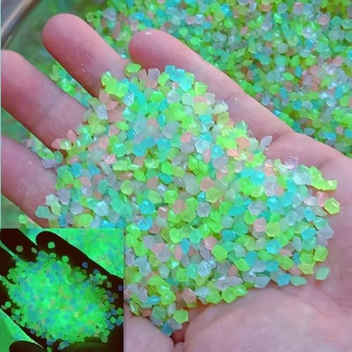 KARLOR 6000 pezzi di sabbia colorata, piccola ghiaia luminosa, sabbia luminosa colorata, pietre notturne, pietre fluorescenti per giardinaggio in acquario, pietre decorative, aquascape 3-5 mm/150 g