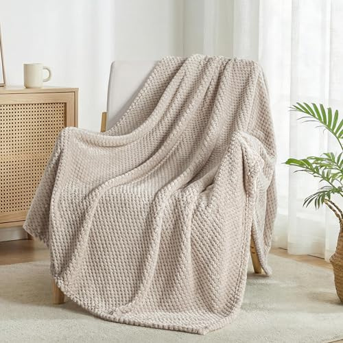 Exclusivo Mezcla Couverture Polaire pour canapé, Plaid de Flanelle Doux et Chaud,Texture Gaufrée,Douillet et Léger, 130x170 CM, Camel
