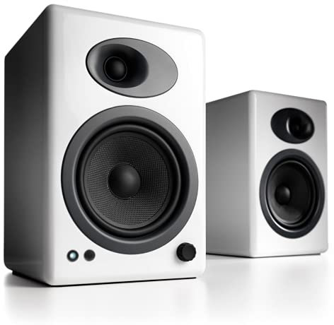 Audioengine A5+ Classic 150W Altavoces de estantería/Amplificador Analógico Incorporado/Control Remoto/Entradas RCA y 3.5mm. / Cables Incluidos (Classic, Blanco)