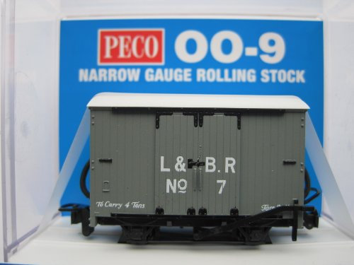 Peco GR-220B Box Van - LandB Livery (No.7) OO-9 Gauge