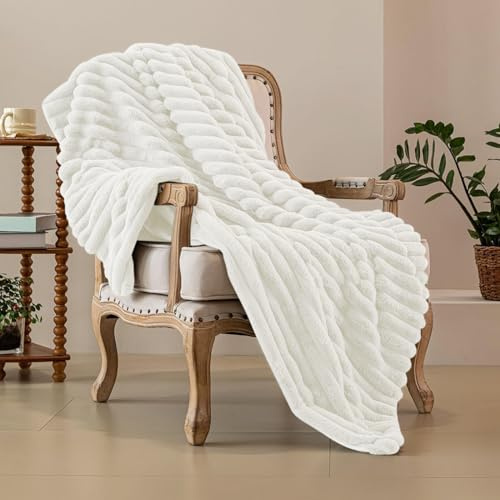 Coperta Plaid Super Morbida Pile Peluche di Coniglio Caldo Grande 180 x 230 cm, 540 g/m² Divano Coperta Fluffy di Alta Qualità, Versatile Coperta Matrimoniale per Camera da Letto Viaggi, Bianco