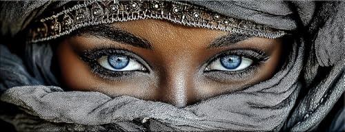 artissimo Bild aus Glas 80x30 cm Frauenportrait AG5755A – Tuareg Frau mit blauen Augen, modernes Ethno Wandbild Panorama Querformat gold, Wanddeko modern