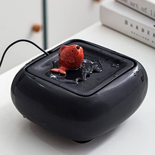 Rilassamento Fontana da tavolo piccola in ceramica Simpatico pesciolino rosso che zampilla fontana d'acqua Home Feng Shui ornamento di buona fortuna Decorazione del desktop da ufficio per ufficio(Nero