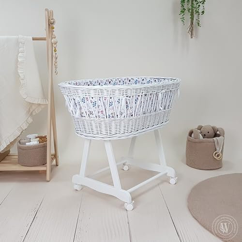 WIKLINOPOL IRENEUSZ ZYGMUNT WICKER WOOD BABY 2000 EU Stubenwagen weiß Julia, Bollerwagen mit Matratze, Spannbettlaken aus Weide und Holz, Bezug/Einlage in der Farbe Weiß mit Blumen-Muster