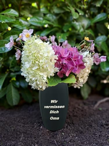 Grabvase mit Spruch Wir vermissen Dich Oma/Opa Grabdeko Steckvase Vase für Grab 25cm Blumenvase Kunststoff Trauerschmuck Friedhofsvase witterungsbeständige Grabvase Grabschmuck Friedhof (Opa)